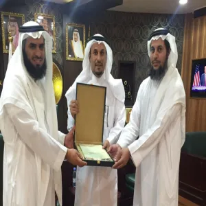 تسلم معالي مدير الجامعة الدكتور خالد بن سعد المقرن نسخةً من الدراسة الذاتية المؤسسية للجامعة