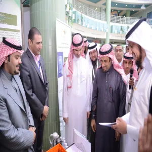 معالي مدير الجامعة يزور جناح الكلية .. ويشيد بالإنجازات البحثية والعلمية المعروضة
