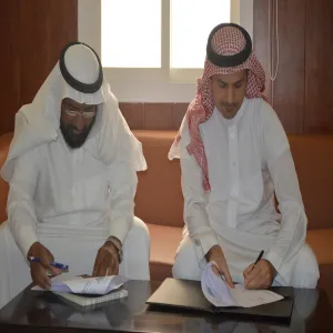 توقيع مشروع عقد طباعة ونشر كتاب " البحث العلمي في العلوم التربوية والإنسانية"