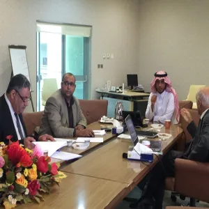 لجنة اعداد تقرير الدراسة الذاتية تناقش معايير السياق المؤسسي