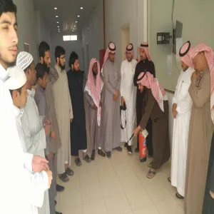 طلاب المنح الدراسية يشاركون في خطة إخلاء من السكن الجامعي